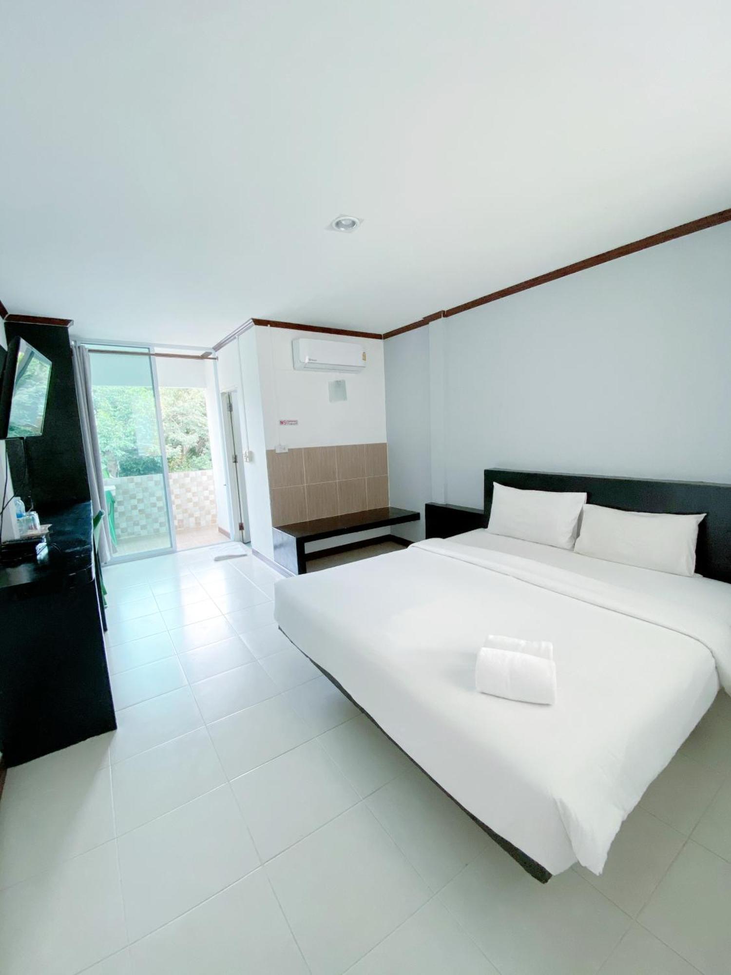 Tanatnan Hotel Ranong Exterior foto